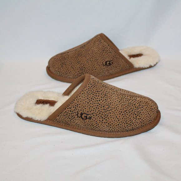 NIB UGG‎ SCUFFETTE CHEETAH PRINT SUEDE SHEARING LINED SLIPPERS CHESTNUT - Picture 1 of 6